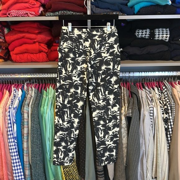 Topshop black/white palm tree print cropped pants size 6 - Picture 3 of 3
